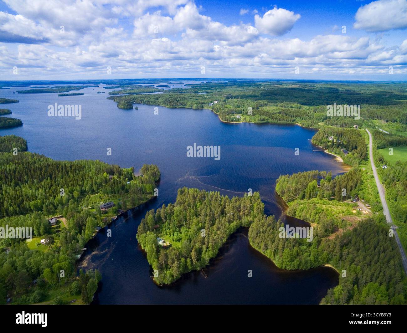 Vue aérienne du lac Kapustaselkä à l'est de Kuopio, Finlande Banque D'Images