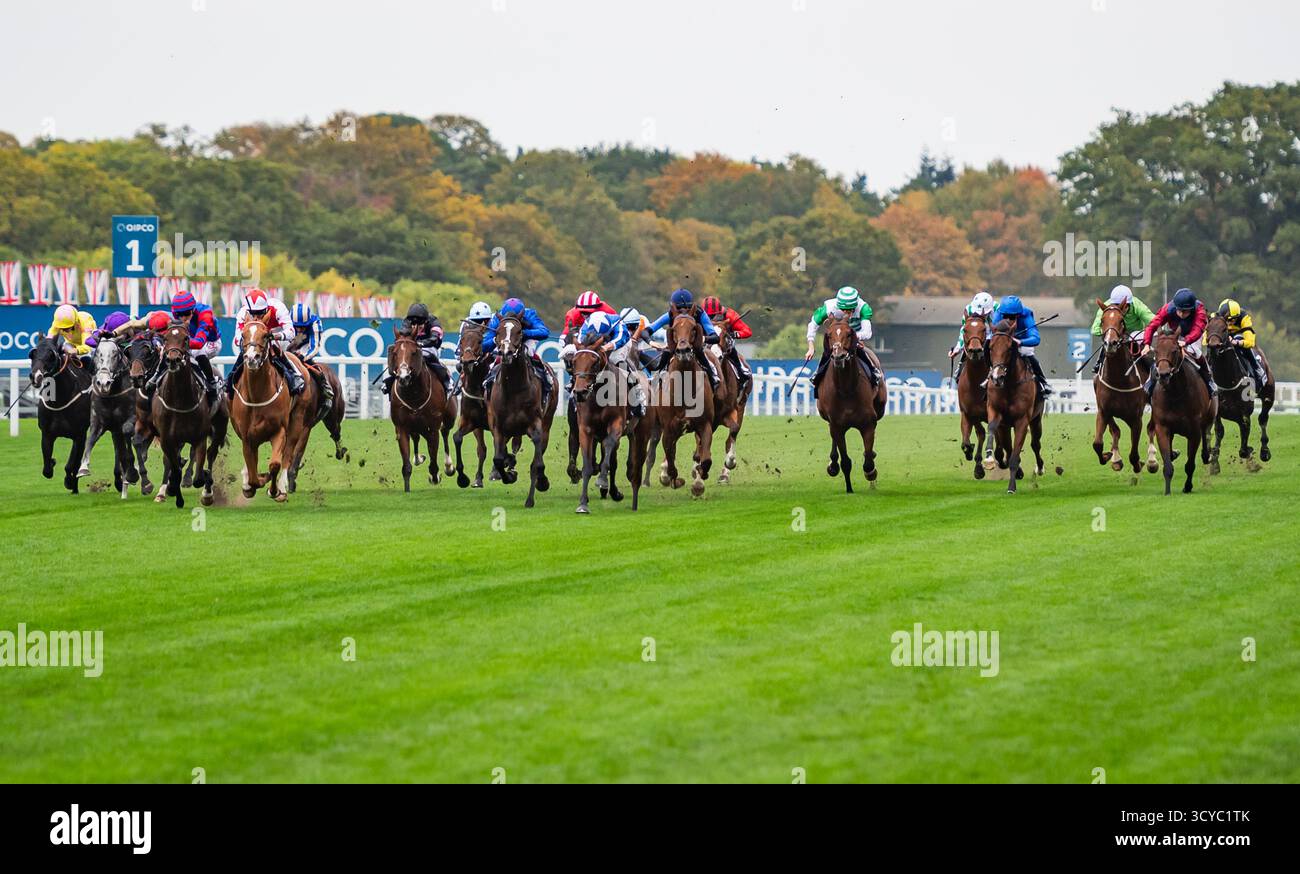 Ascot, Berkshire, samedi 18 octobre 2025 ; Crown of Oaks et le jockey Tom Marquand remportent les Balmoral handicap Stakes (Class 2) (sponsorisé par QIPCO) pour l’entraîneur William Haggas et les propriétaires Mr Tony Bloom & Mr Ian McAleavy. Crédit JTW Equine images / Alamy Live News Banque D'Images