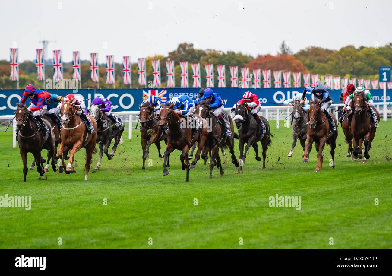 Ascot, Berkshire, samedi 18 octobre 2025 ; Crown of Oaks et le jockey Tom Marquand remportent les Balmoral handicap Stakes (Class 2) (sponsorisé par QIPCO) pour l’entraîneur William Haggas et les propriétaires Mr Tony Bloom & Mr Ian McAleavy. Crédit JTW Equine images / Alamy Live News Banque D'Images