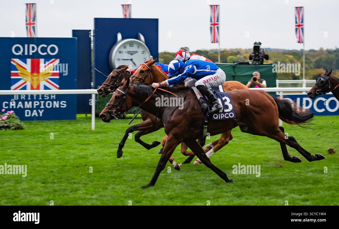 Ascot, Berkshire, samedi 18 octobre 2025 ; Crown of Oaks et le jockey Tom Marquand remportent les Balmoral handicap Stakes (Class 2) (sponsorisé par QIPCO) pour l’entraîneur William Haggas et les propriétaires Mr Tony Bloom & Mr Ian McAleavy. Crédit JTW Equine images / Alamy Live News Banque D'Images