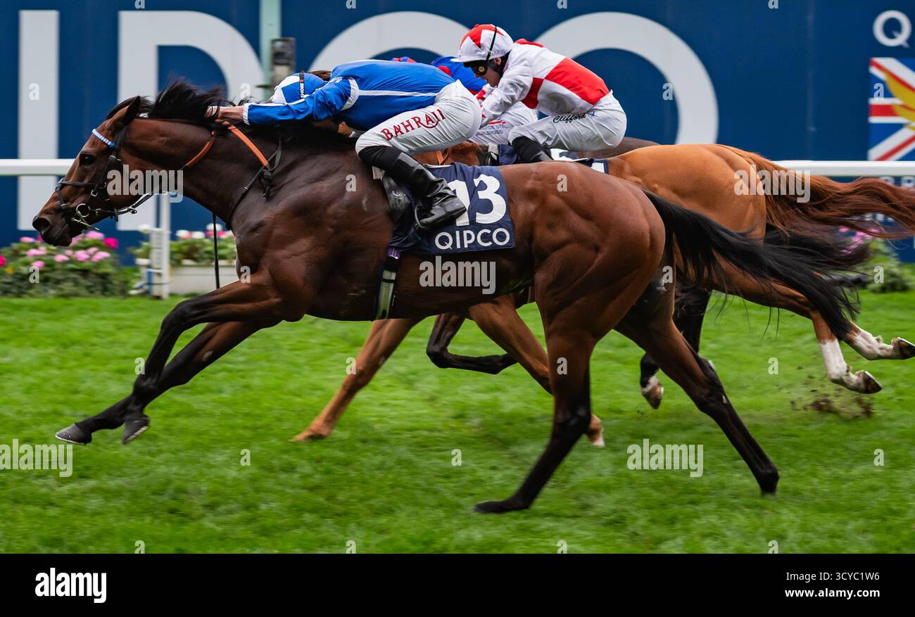 Ascot, Berkshire, samedi 18 octobre 2025 ; Crown of Oaks et le jockey Tom Marquand remportent les Balmoral handicap Stakes (Class 2) (sponsorisé par QIPCO) pour l’entraîneur William Haggas et les propriétaires Mr Tony Bloom & Mr Ian McAleavy. Crédit JTW Equine images / Alamy Live News Banque D'Images