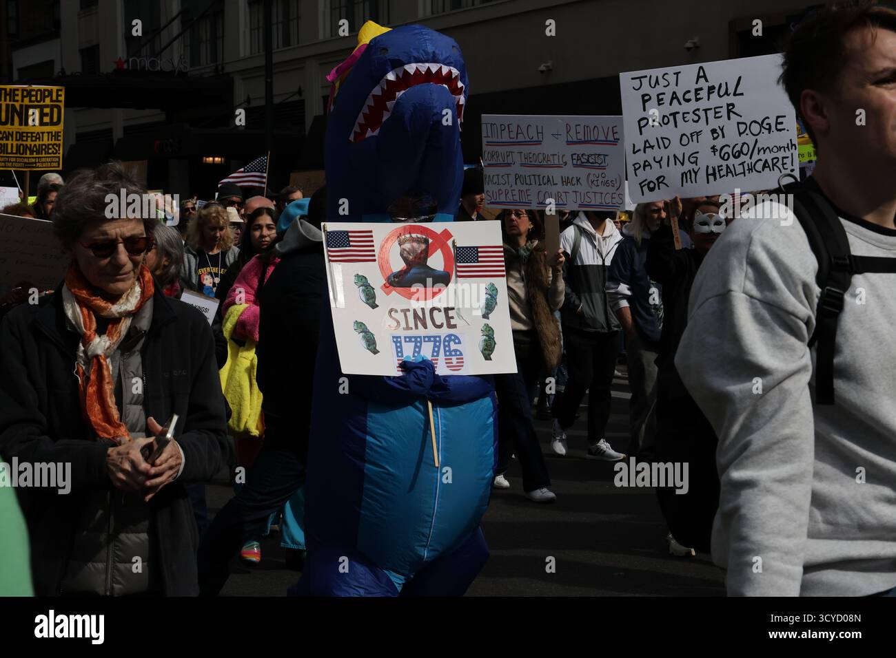 Photos inédites de la marche de protestation anti-Trump No Kings - Midtown Manhattan, NYC - 18 octobre 2025 Banque D'Images