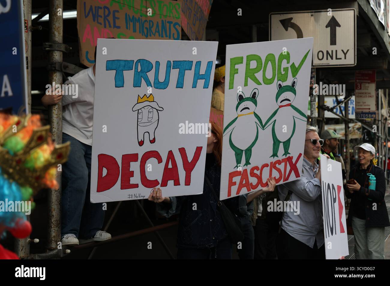 Photos inédites de la marche de protestation anti-Trump No Kings - Midtown Manhattan, NYC - 18 octobre 2025 Banque D'Images