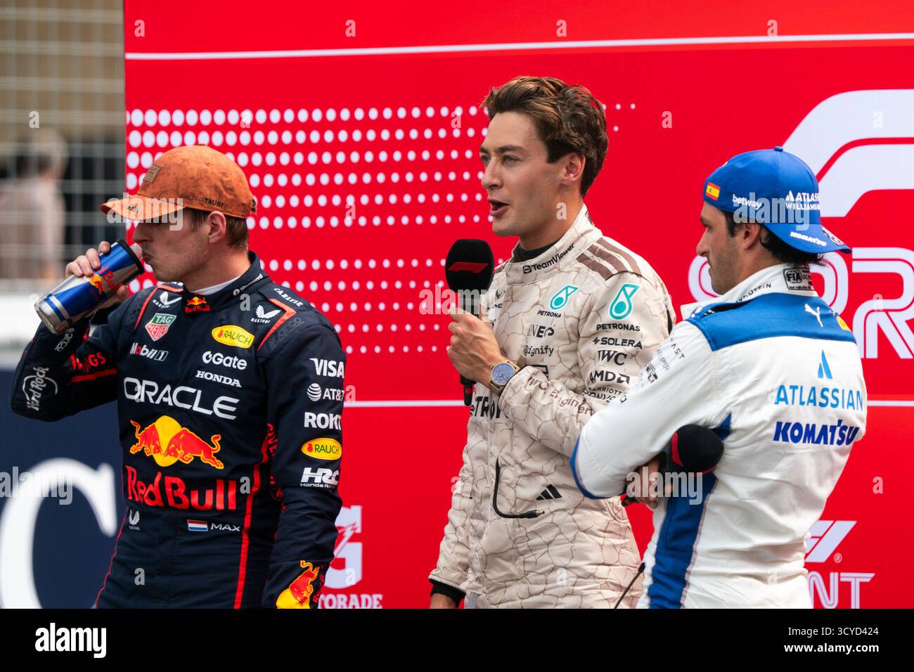 Austin, États-Unis. 18 octobre 2025. Deuxième place le pilote britannique de formule 1 George Russell de Mercedes-AMG Petronas intervient après la course de sprint au Grand Prix de formule 1 des États-Unis sur le circuit des Amériques à Austin, au Texas, le samedi 18 octobre 2025. Photo de Greg Nash/UPI crédit : UPI/Alamy Live News Banque D'Images