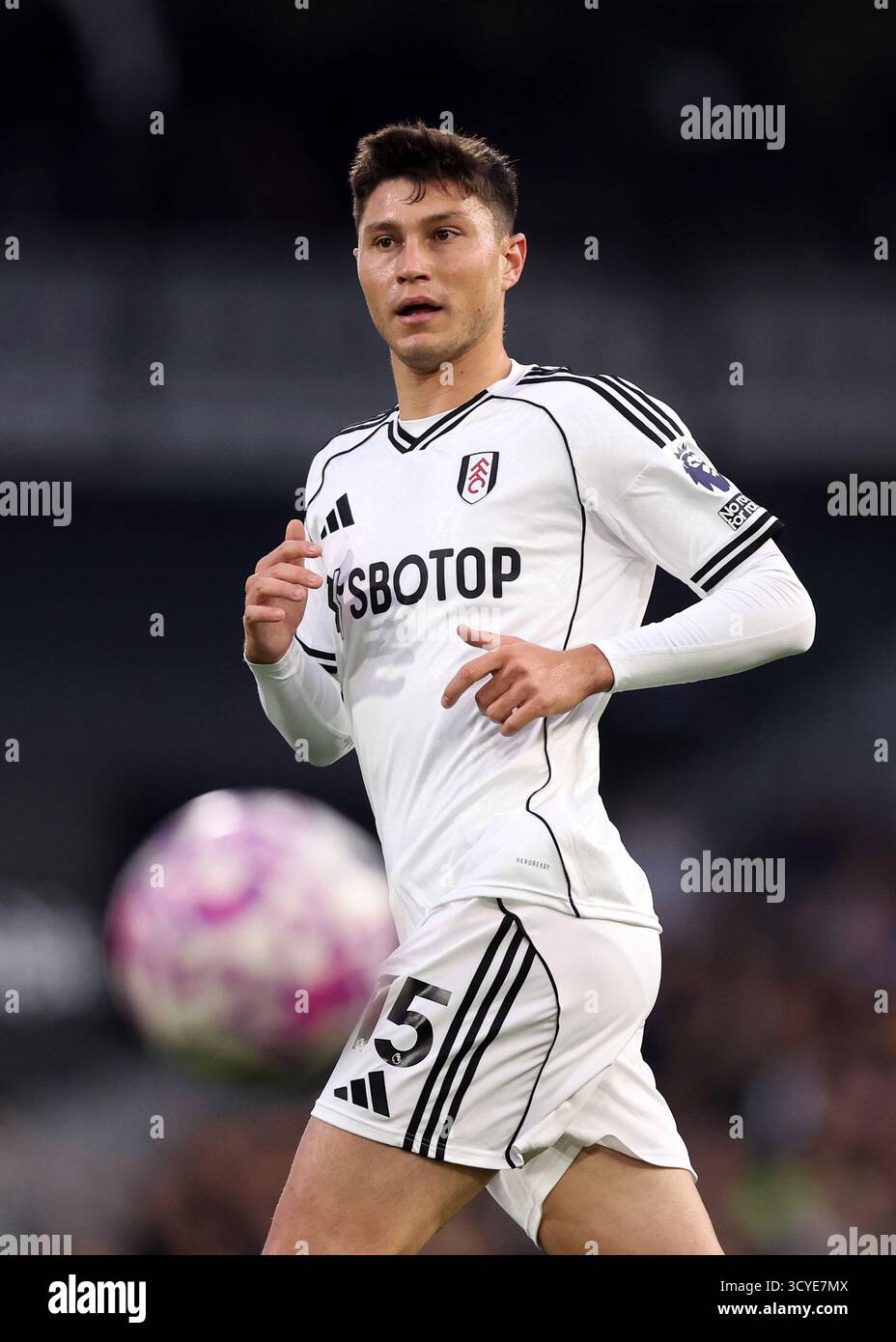 Londres, Royaume-Uni. 18 octobre 2025. Jorge Cuenca de Fulham lors du match de Fulham vs Arsenal premier League à Craven Cottage, Londres. Le crédit photo devrait se lire comme suit : David Klein/Sportimage crédit : Sportimage Ltd/Alamy Live News Banque D'Images Londres, Royaume-Uni. 18 octobre 2025. Jorge Cuenca de Fulham lors du match de Fulham vs Arsenal premier League à Craven Cottage, Londres. Le crédit photo devrait se lire comme suit : David Klein/Sportimage crédit : Sportimage Ltd/Alamy Live News Banque D'Images