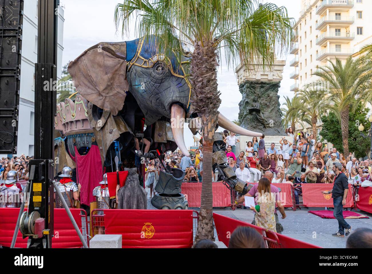 Cadix, Andalousie, Espagne, la communauté locale célèbre le Romana Festival Gades reconnaissant l'histoire romaine de Cadix avec des spectacles de rue et des spectacles Banque D'Images