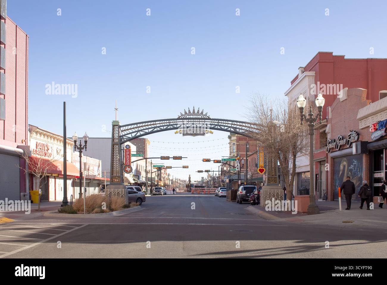 El Paso, Texas, États-Unis - 01-22-2023 : une vue d'une porte d'entrée dans le quartier des arts du centre-ville d'El Paso. Banque D'Images