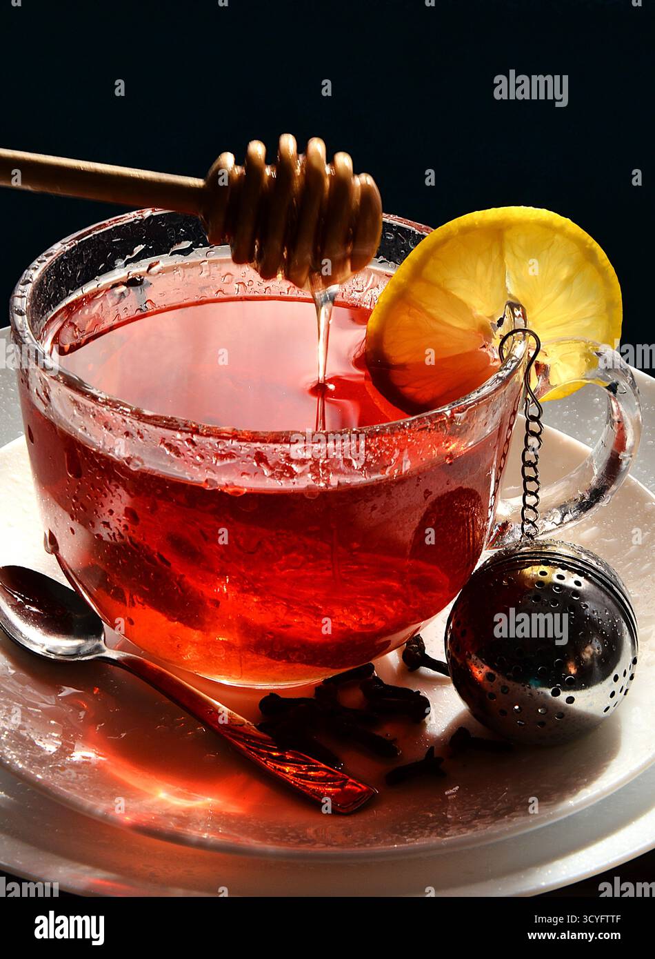 Thé rose musquée au miel et citron pour les rhumes et la toux Banque D'Images