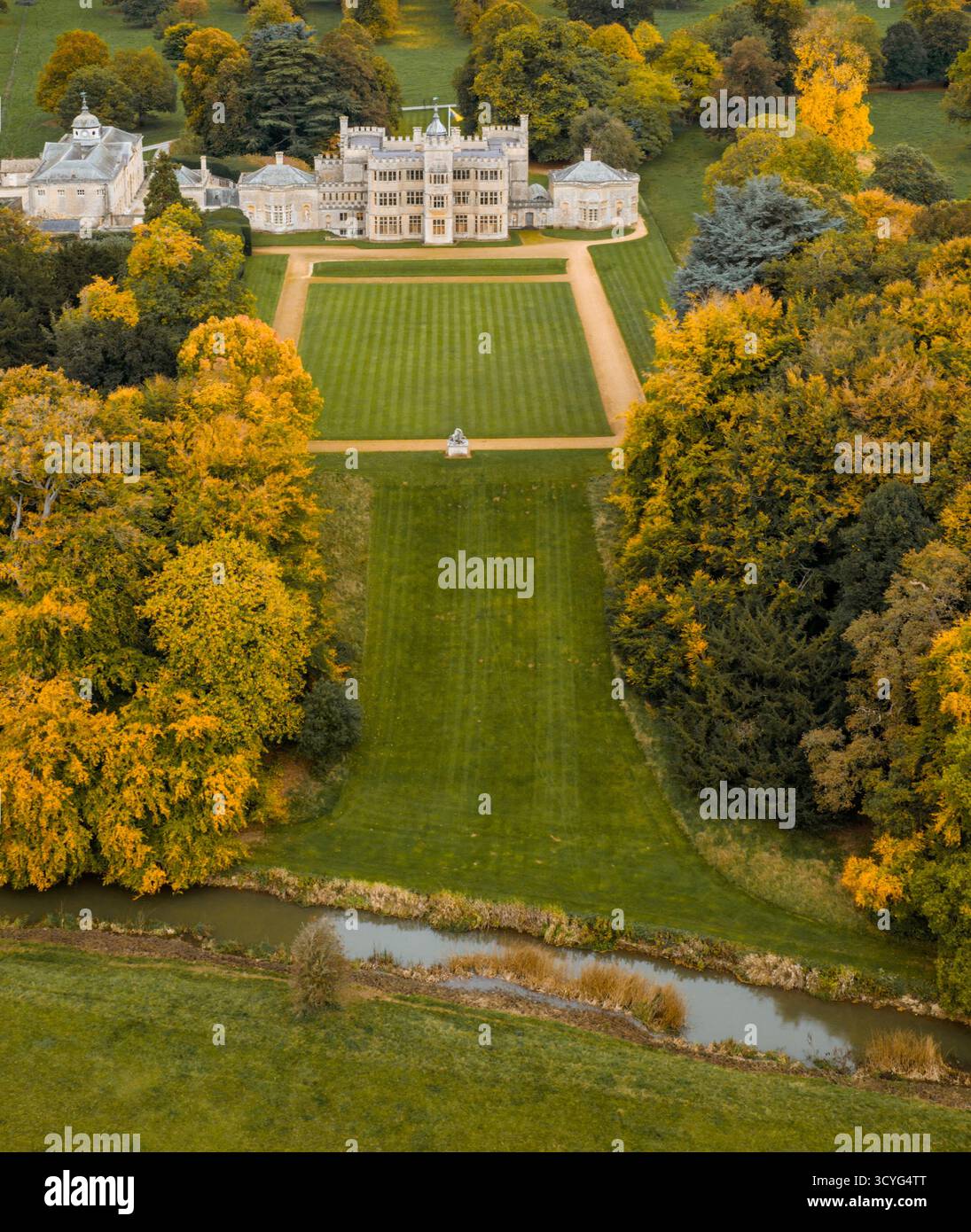Image drone de Rousham House, Oxfordshire et le domaine en automne Banque D'Images