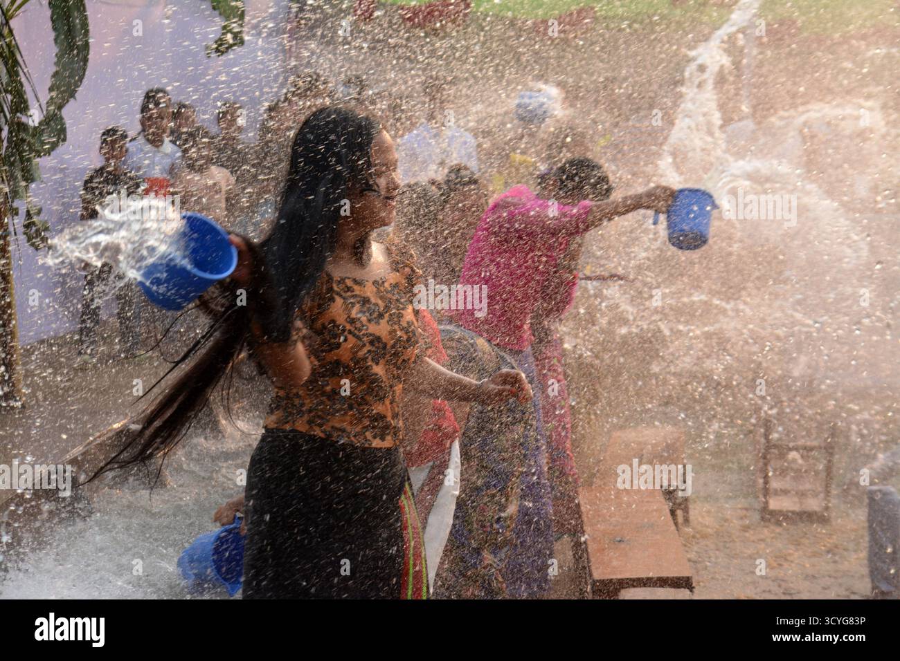 Sangrai Festival à Bandarban, Bangladesh, est la célébration dynamique du nouvel an de la Marma et d'autres communautés indigènes, plein d'eau, de danse, d'an Banque D'Images
