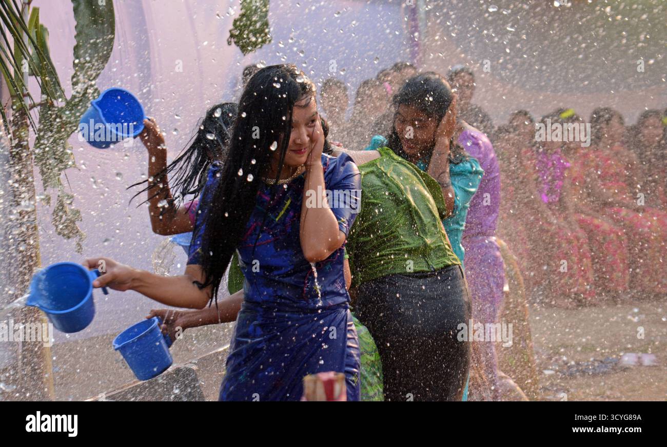 Sangrai Festival à Bandarban, Bangladesh, est la célébration dynamique du nouvel an de la Marma et d'autres communautés indigènes, plein d'eau, de danse, d'an Banque D'Images