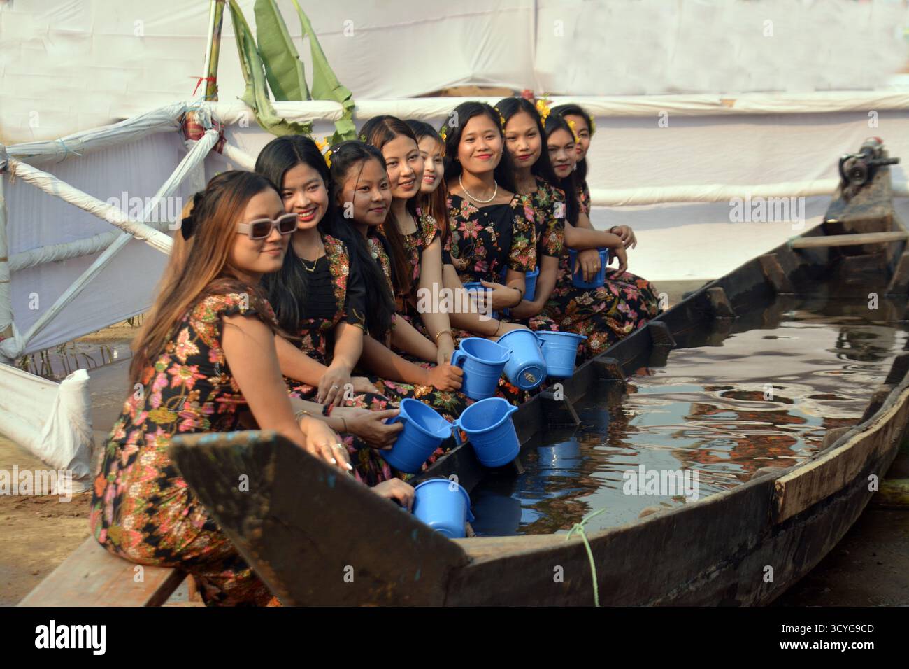 Sangrai Festival à Bandarban, Bangladesh, est la célébration dynamique du nouvel an de la Marma et d'autres communautés indigènes, plein d'eau, de danse, d'an Banque D'Images