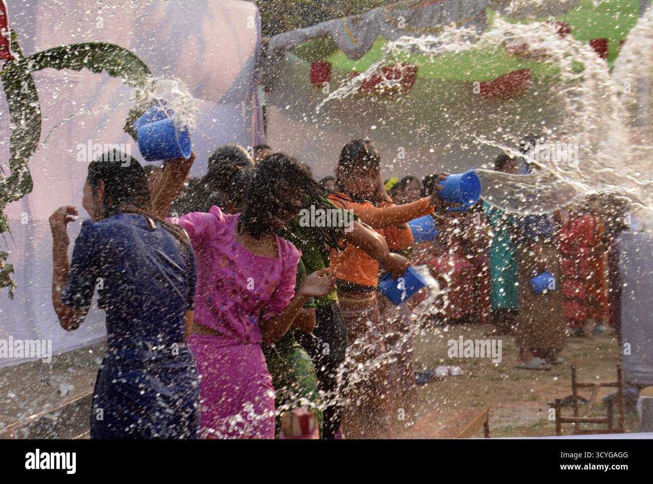 Sangrai Festival à Bandarban, Bangladesh, est la célébration dynamique du nouvel an de la Marma et d'autres communautés indigènes, plein d'eau, de danse, d'an Banque D'Images