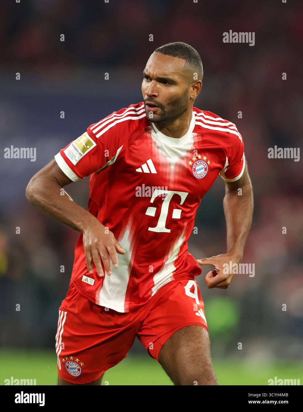 Jonathan Tah du Bayern Muenchen FC Bayern MŸnchen - Borussia Dortmund 2 :1 18.10.2025 Fussball 1 . Bundesliga saison 2025 / 2026 match de Bundesliga entre le FC Bayern MŸnchen et le Borussia Dortmund à l'Allianz Arena le 18 octobre 2025 à Munich, Allemagne © diebilderwelt / Alamy Stock Banque D'Images