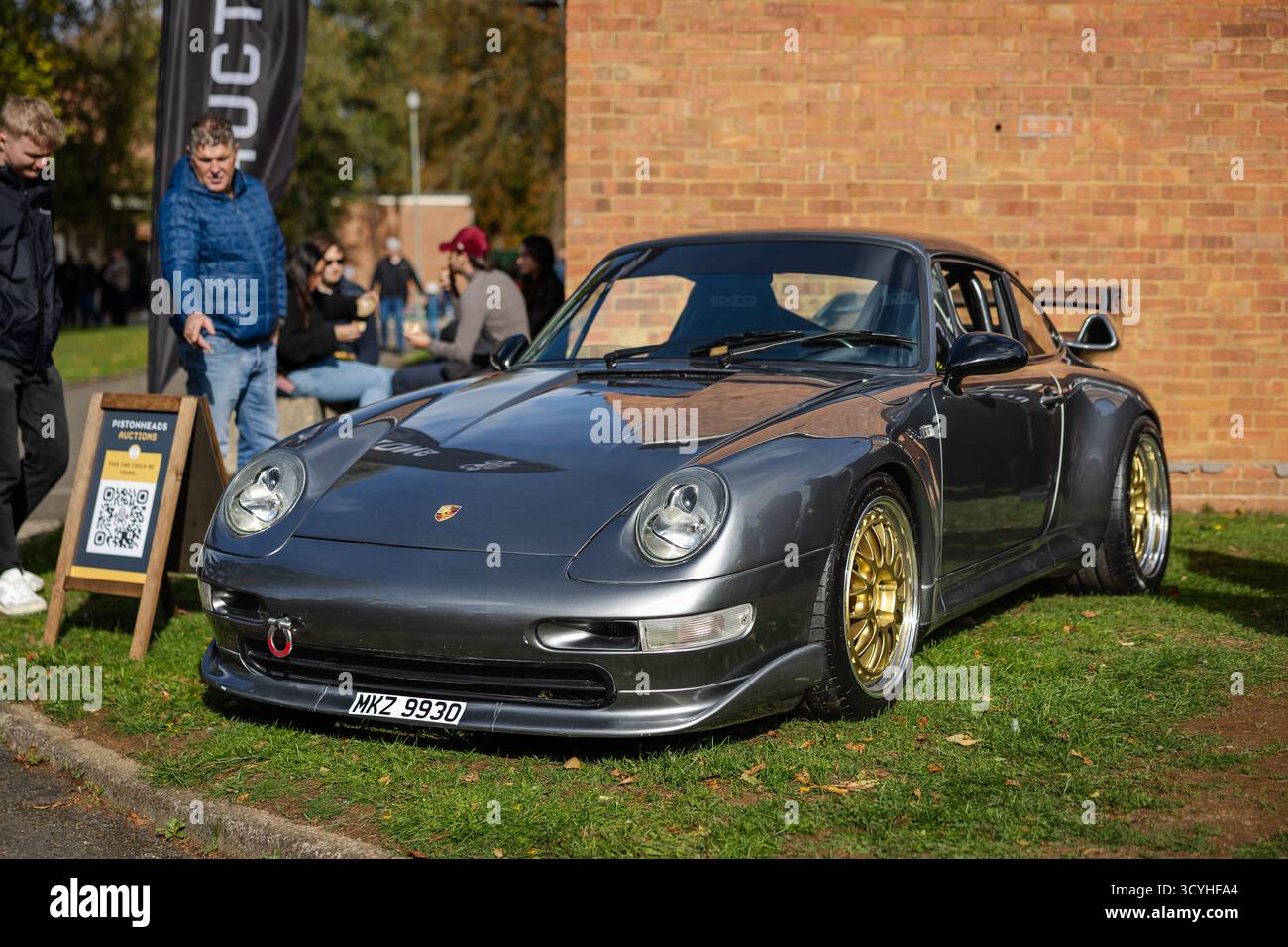 Porsche 911 Carrera 4 1990, exposée au Bicester Motion Scramble qui s'est tenu le 5 octobre 2025. Banque D'Images