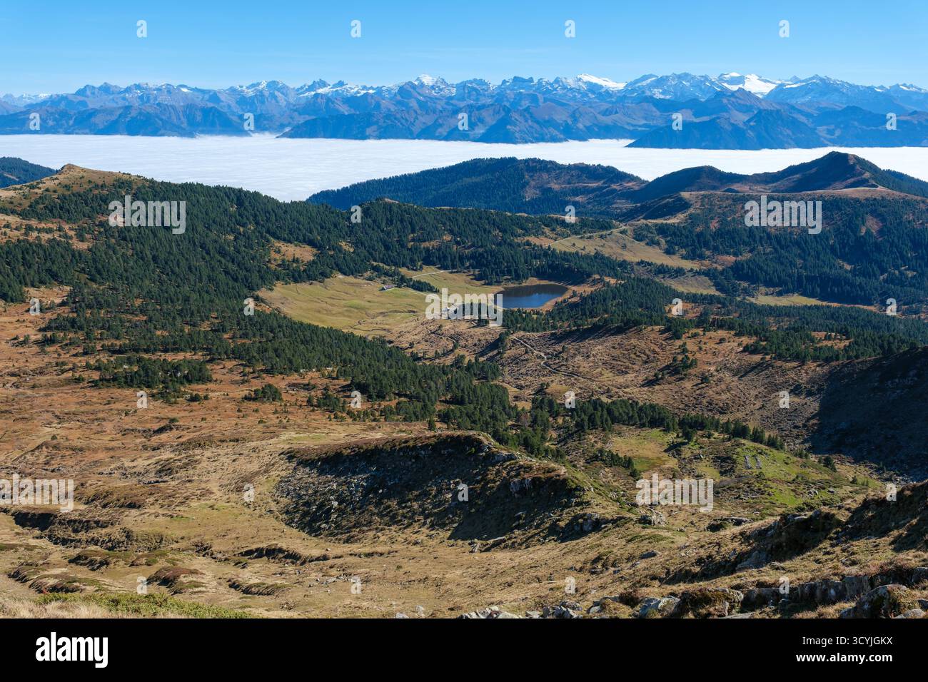 Randonnée d'automne sur la crête de Glaubenberg à Rickhubel et Fürstein, Suisse, octobre doré Banque D'Images