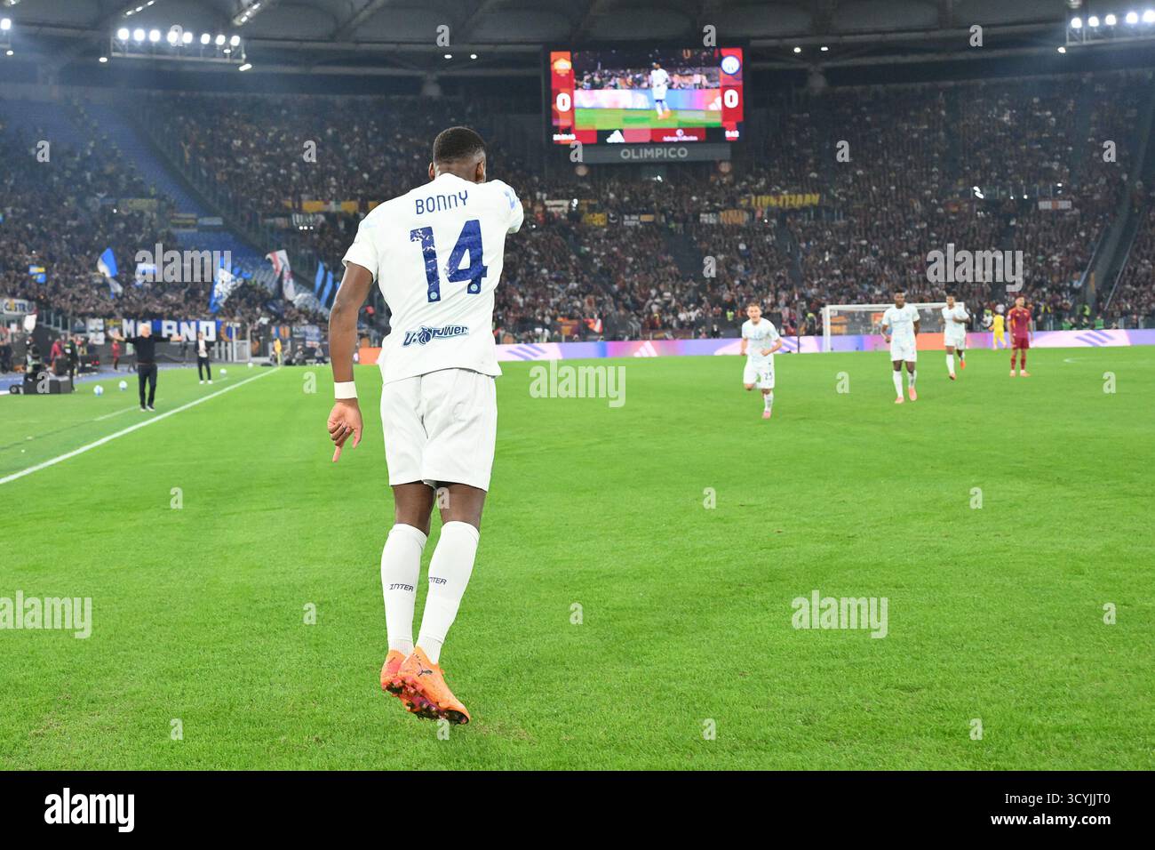 10 octobre 2025, stade Olimpico, Rome, Italie ; Serie A Enilive Football match ; Roma versus Internazionale ; Ange-Yoan Bonny du FC Inter Milan Banque D'Images