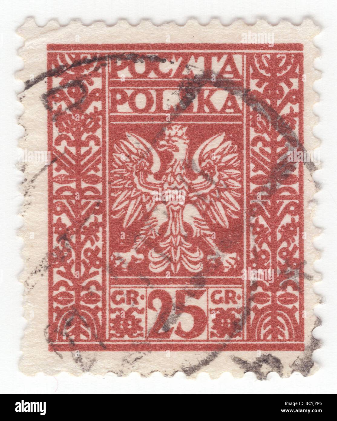 POLOGNE — 1928 décembre 15 : timbre-poste rouge-brun de 25 groszy représentant un aigle polonais couronné, l'élément principal des armoiries et de l'ornement ethnique floral. Les armoiries de la Pologne sont un aigle blanc couronné avec un bec doré et des talons, sur un fond rouge. En Pologne, les armoiries dans leur ensemble sont appelées godło dans les documents officiels et les discours familiaux, malgré le fait que les autres armoiries sont généralement appelées une herbe. Cela provient du fait que dans l'héraldique polonaise, le mot godło signifie seulement une charge héraldique Banque D'Images