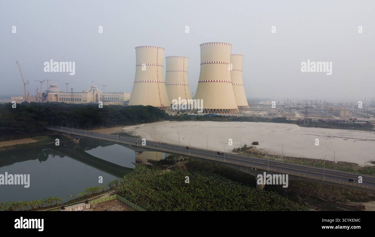 La centrale nucléaire de Rooppur est le premier projet d’énergie nucléaire du Bangladesh, construit pour répondre durablement à la demande croissante d’électricité du pays. Banque D'Images