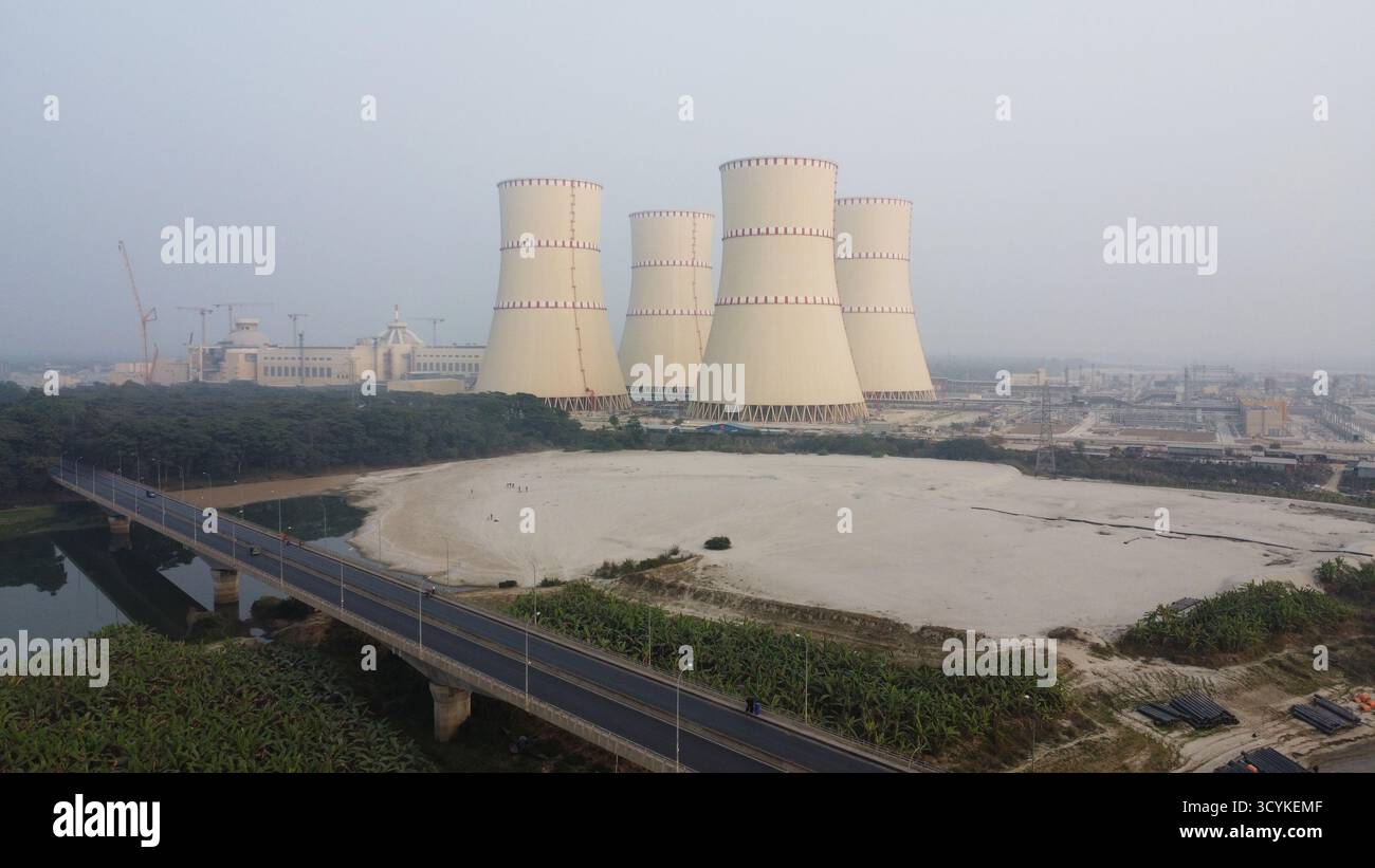 La centrale nucléaire de Rooppur est le premier projet d’énergie nucléaire du Bangladesh, construit pour répondre durablement à la demande croissante d’électricité du pays. Banque D'Images