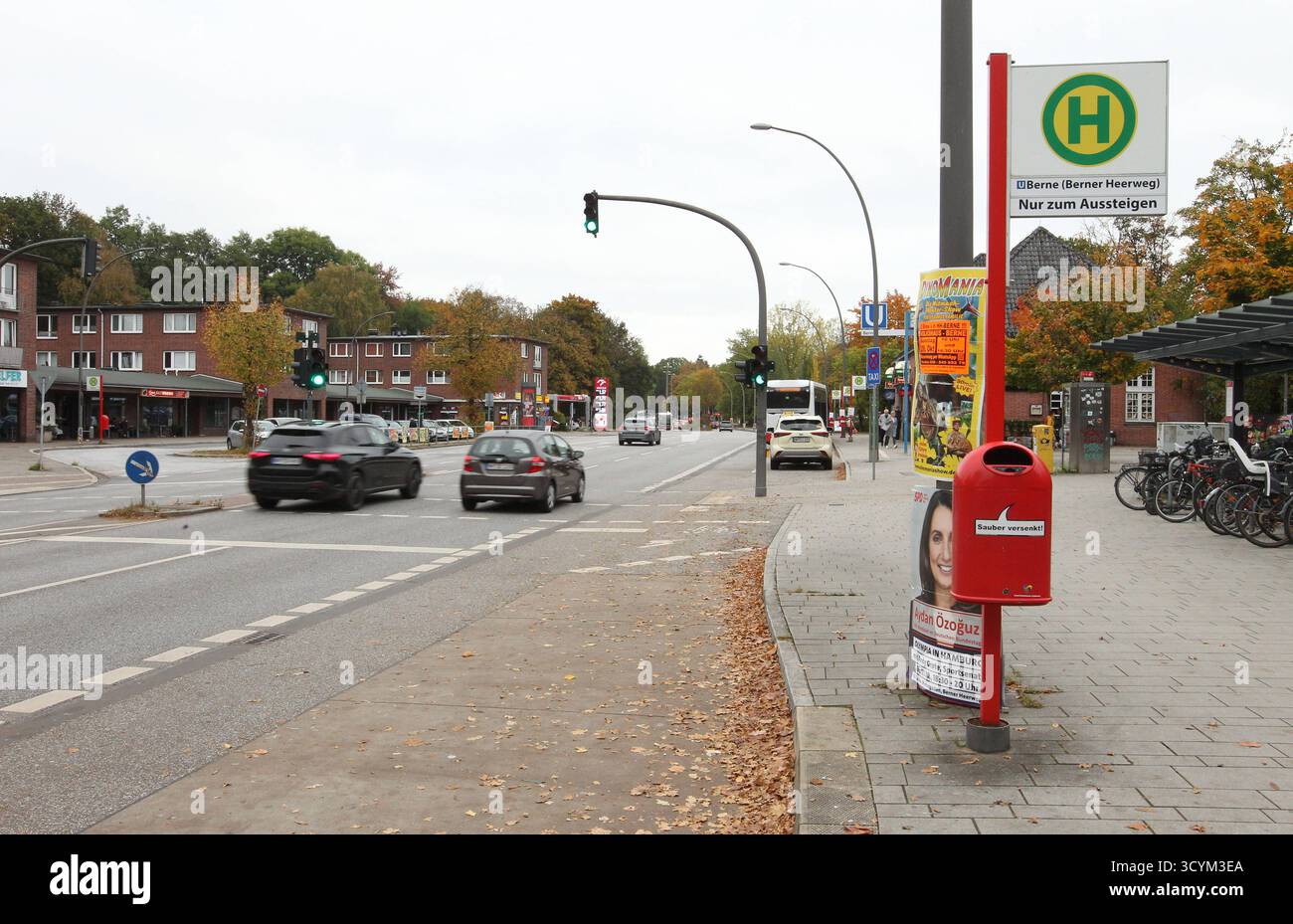 DATE D'ENREGISTREMENT NON INDIQUÉE Wohnungen und Geschäfte Einzelhandel am Berner Heerweg in Höhe des U-Bahnhofs Farmsen-Berne. Berne Hamburg *** appartements et magasins de détail sur Berner Heerweg près de la station de métro Farmsen Berne Berne Hamburg Banque D'Images