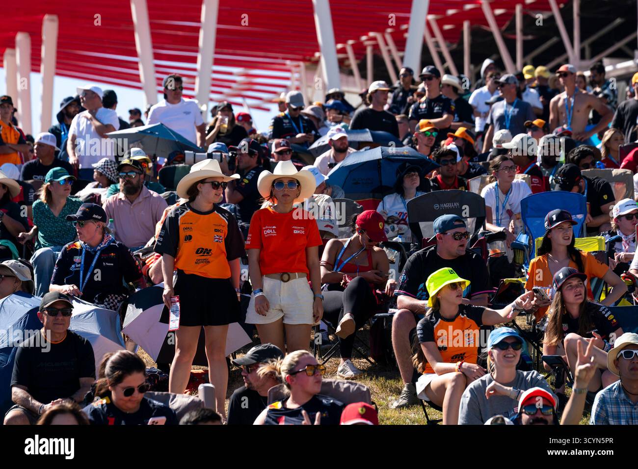 Austin, États-Unis. 19 octobre 2025. Les fans sont vus lors du Grand Prix de formule 1 des États-Unis sur le circuit des Amériques à Austin, Texas, le dimanche 19 octobre 2025. Photo de Greg Nash/UPI crédit : UPI/Alamy Live News Banque D'Images