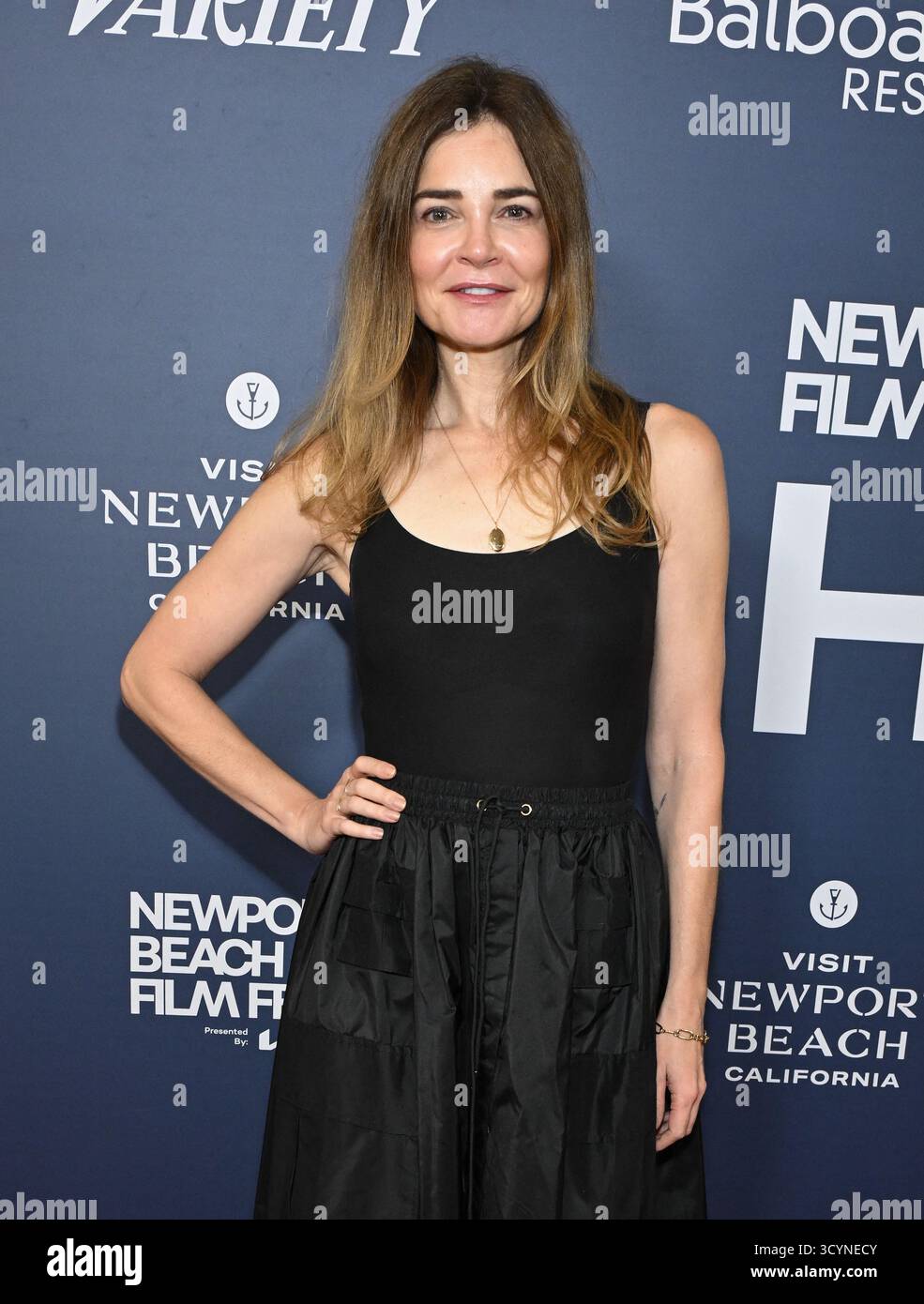 Newport Beach, États-Unis. 19 octobre 2025. Betsy Brandt arrive au Newport Beach film Festival Honors and Variety's 10 Actors to Watch Red Carpet au Balboa Bay Resort le 19 octobre 2025 à Newport Beach, CA. Photo par LISA OConnor/AFF/ABACAPRESS.COM crédit : Abaca Press/Alamy Live News Banque D'Images