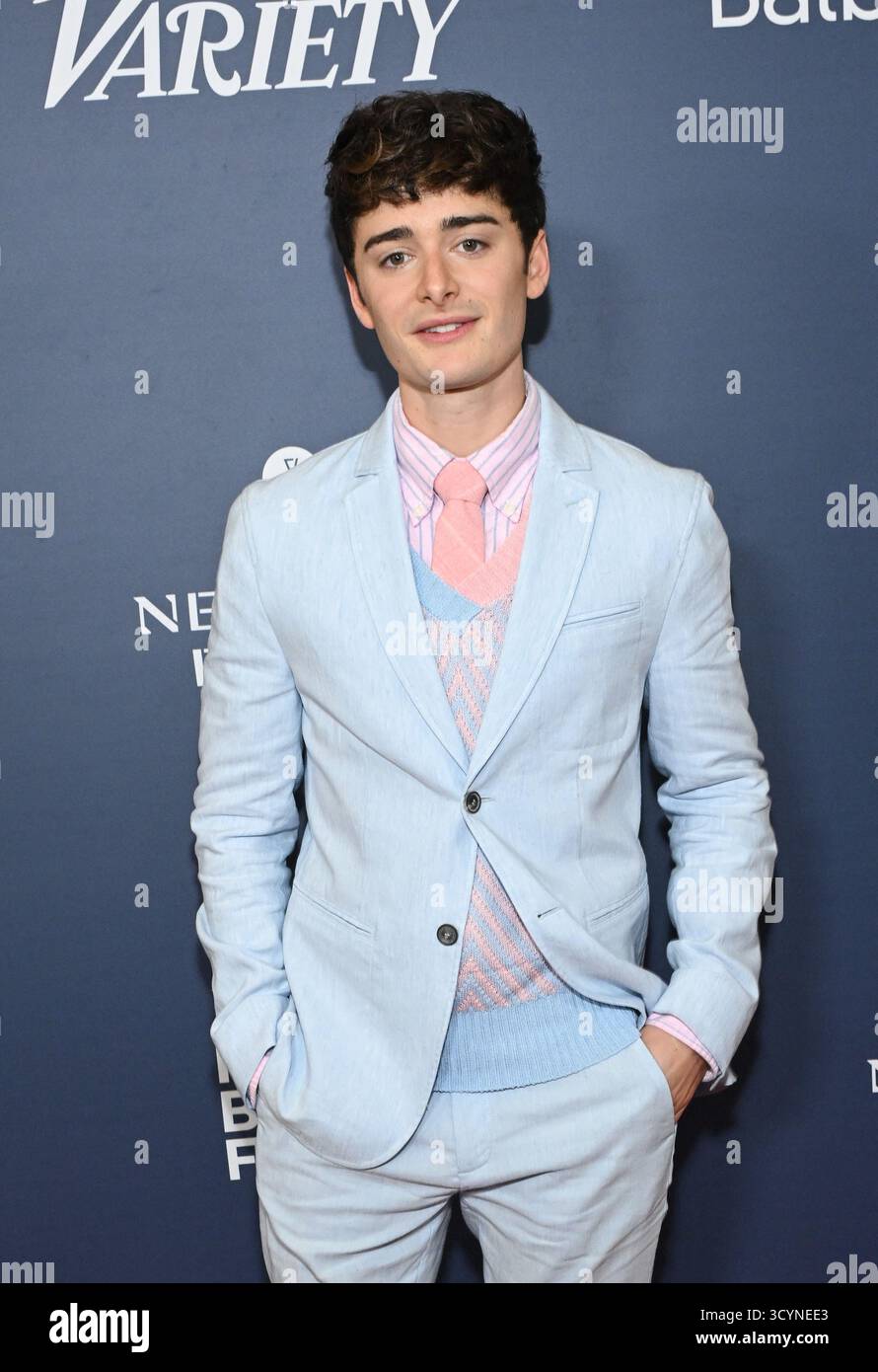 Newport Beach, États-Unis. 19 octobre 2025. Noah Schnapp arrive au Newport Beach film Festival Honors and Variety's 10 Actors to Watch Red Carpet au Balboa Bay Resort le 19 octobre 2025 à Newport Beach, CA. Photo par LISA OConnor/AFF/ABACAPRESS.COM crédit : Abaca Press/Alamy Live News Banque D'Images