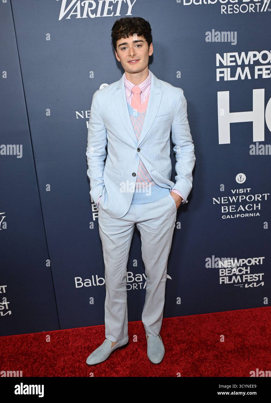 Newport Beach, États-Unis. 19 octobre 2025. Noah Schnapp arrive au Newport Beach film Festival Honors and Variety's 10 Actors to Watch Red Carpet au Balboa Bay Resort le 19 octobre 2025 à Newport Beach, CA. Photo par LISA OConnor/AFF/ABACAPRESS.COM crédit : Abaca Press/Alamy Live News Banque D'Images