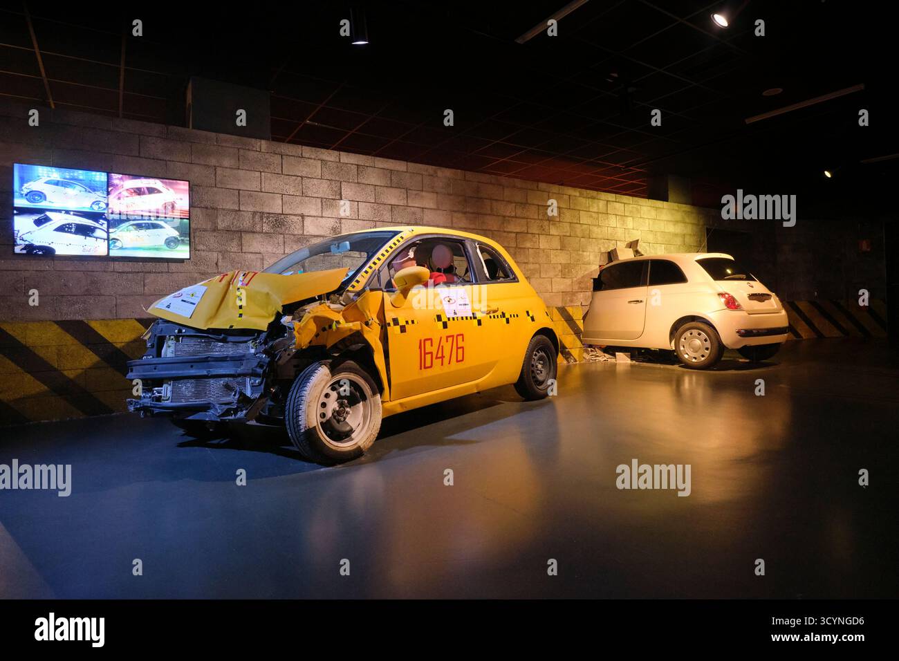 Démonstration du test d'accident automobile du mannequin d'essai de collision pour la sécurité, dommages. Au Musée national de l'automobile à Turin, Turin, Italie. Banque D'Images