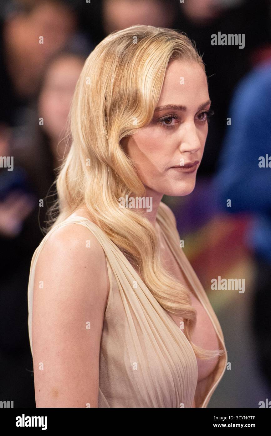 Londres, Angleterre, le 19 octobre 2025. Maika Monroe assiste à la 100 Nights of Hero Premiere dans le cadre du BFI London film Festival à Londres, Angleterre, le 19 octobre 2025. Photo par Aurore Marechal/ABACAPRESS.COM crédit : Abaca Press/Alamy Live News Banque D'Images