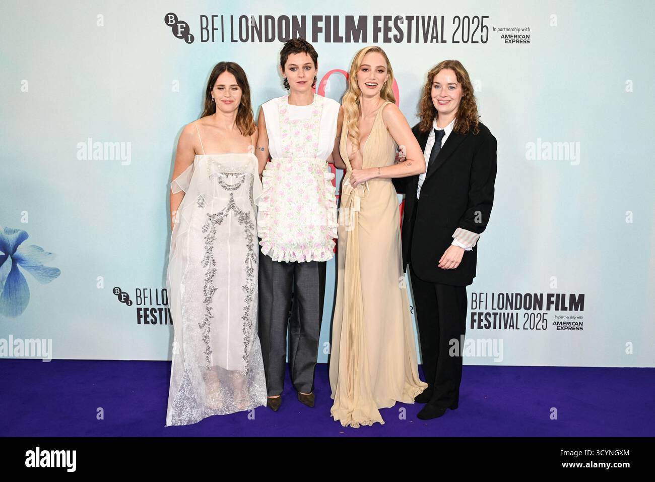 Londres, Angleterre, le 19 octobre 2025. Felicity Jones, Emma Corrin, la réalisatrice Julia Jackman et Maika Monroe assistent à l'avant-première 100 Nights of Hero dans le cadre du BFI London film Festival à Londres, Angleterre, le 19 octobre 2025. Photo par Aurore Marechal/ABACAPRESS.COM crédit : Abaca Press/Alamy Live News Banque D'Images