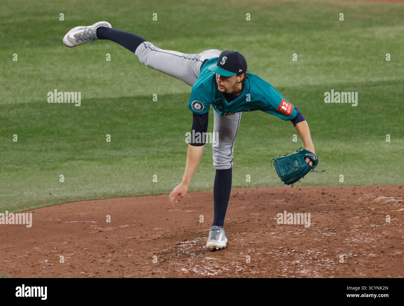 Toronto, Canada. 19 octobre 2025. Le lanceur débutant des Seattle Mariners Logan Gilbert (36) lance la quatrième manche contre les Blue Jays de Toronto lors du sixième match de la série du championnat de la Ligue américaine de la MLB au Rogers Centre à Toronto, Canada, le dimanche 19 octobre 2025. Photo de John Angelillo/UPI crédit : UPI/Alamy Live News Banque D'Images