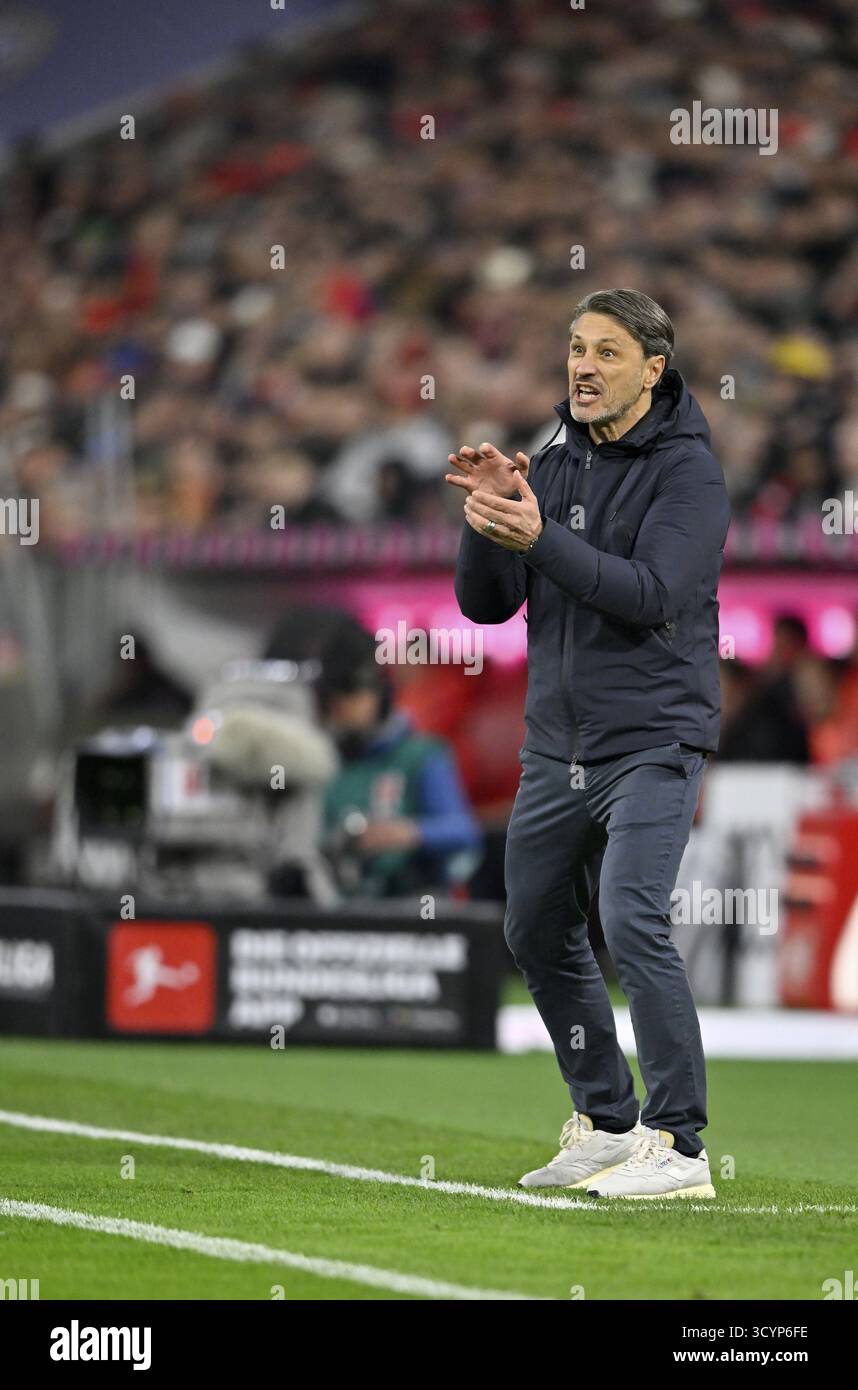 Coach Niko Kovac Borussia Dortmund BVB sur la touche geste geste caméra TV, Classico allemand, FC Bayern Munich FCB contre Borussia Dortmund BVB Banque D'Images Coach Niko Kovac Borussia Dortmund BVB sur la touche geste geste caméra TV, Classico allemand, FC Bayern Munich FCB contre Borussia Dortmund BVB Banque D'Images