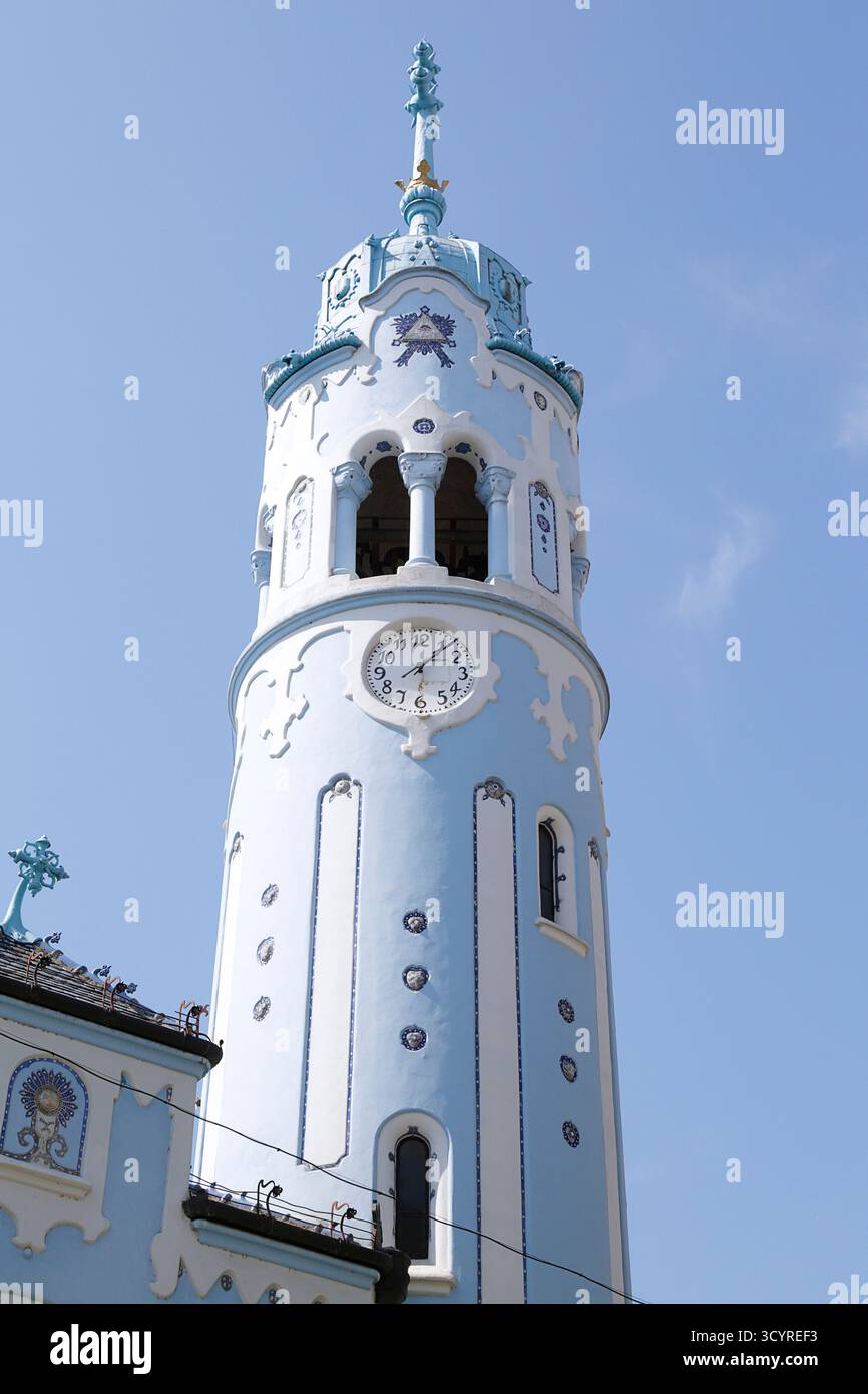Bratislava, Slovaquie- 3 septembre 2024 : Église de la famille Elizabeth communément connue sous le nom d'Église bleue Banque D'Images