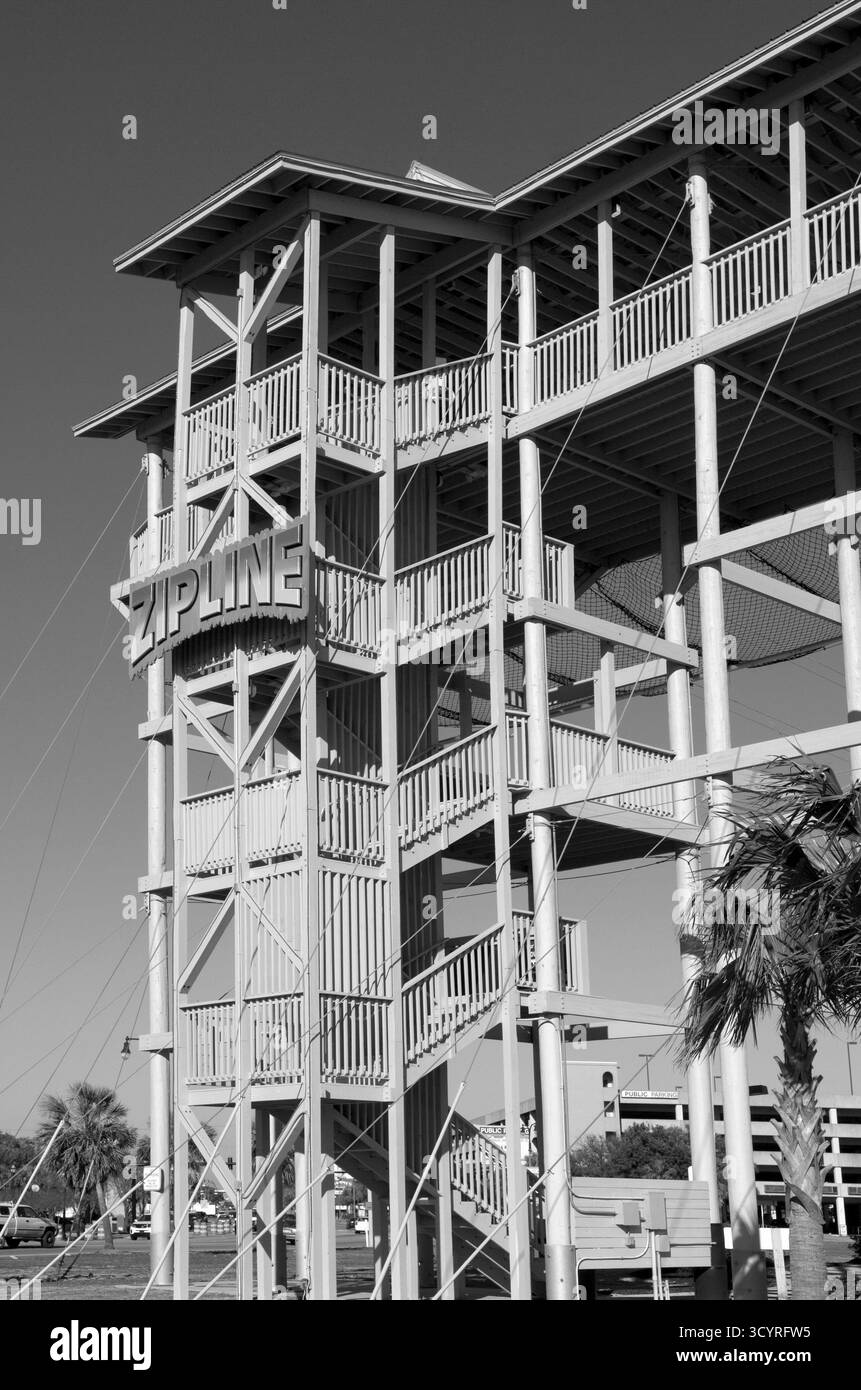 Zipline Adventures à Myrtle Beach, Caroline du Sud, États-Unis. Cette attraction familiale est située sur le site de l'ancien pavillon Myrtle Beach. Banque D'Images