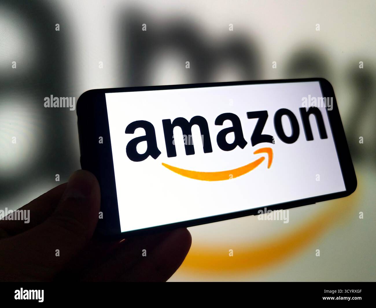SUQIAN, CHINE - 20 OCTOBRE 2025 - une photo d'illustration montre le logo amazon dans un smartphone à Suqian, Jiangsu, Chine le 20 octobre 2025. Banque D'Images