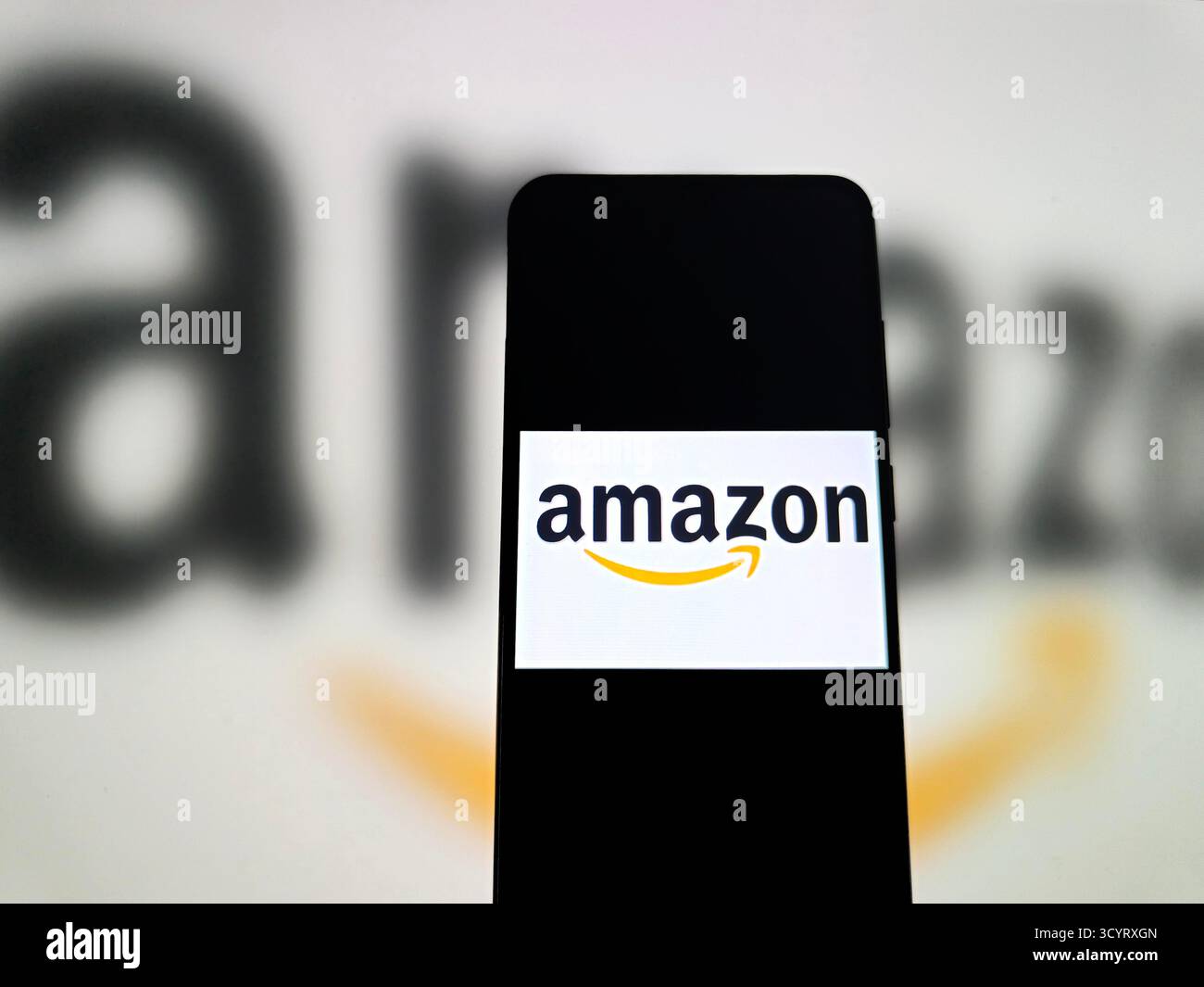 SUQIAN, CHINE - 20 OCTOBRE 2025 - une photo d'illustration montre le logo amazon dans un smartphone à Suqian, Jiangsu, Chine le 20 octobre 2025. Banque D'Images