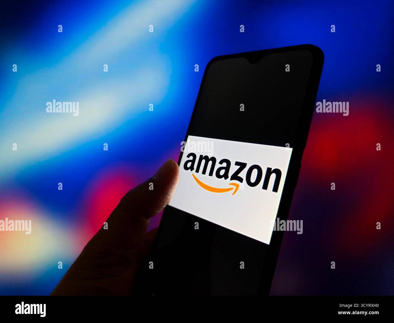 SUQIAN, CHINE - 20 OCTOBRE 2025 - une photo d'illustration montre le logo amazon dans un smartphone à Suqian, Jiangsu, Chine le 20 octobre 2025. Banque D'Images