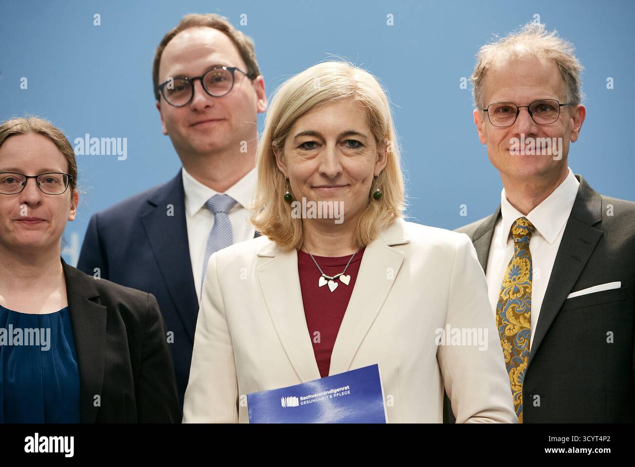 22.05.2025, Allemagne, Berlin, Berlin - Nina Warken (CDU), ministre fédéral de la santé, lors de la conférence de presse au ministère de la santé à l'occasion Banque D'Images