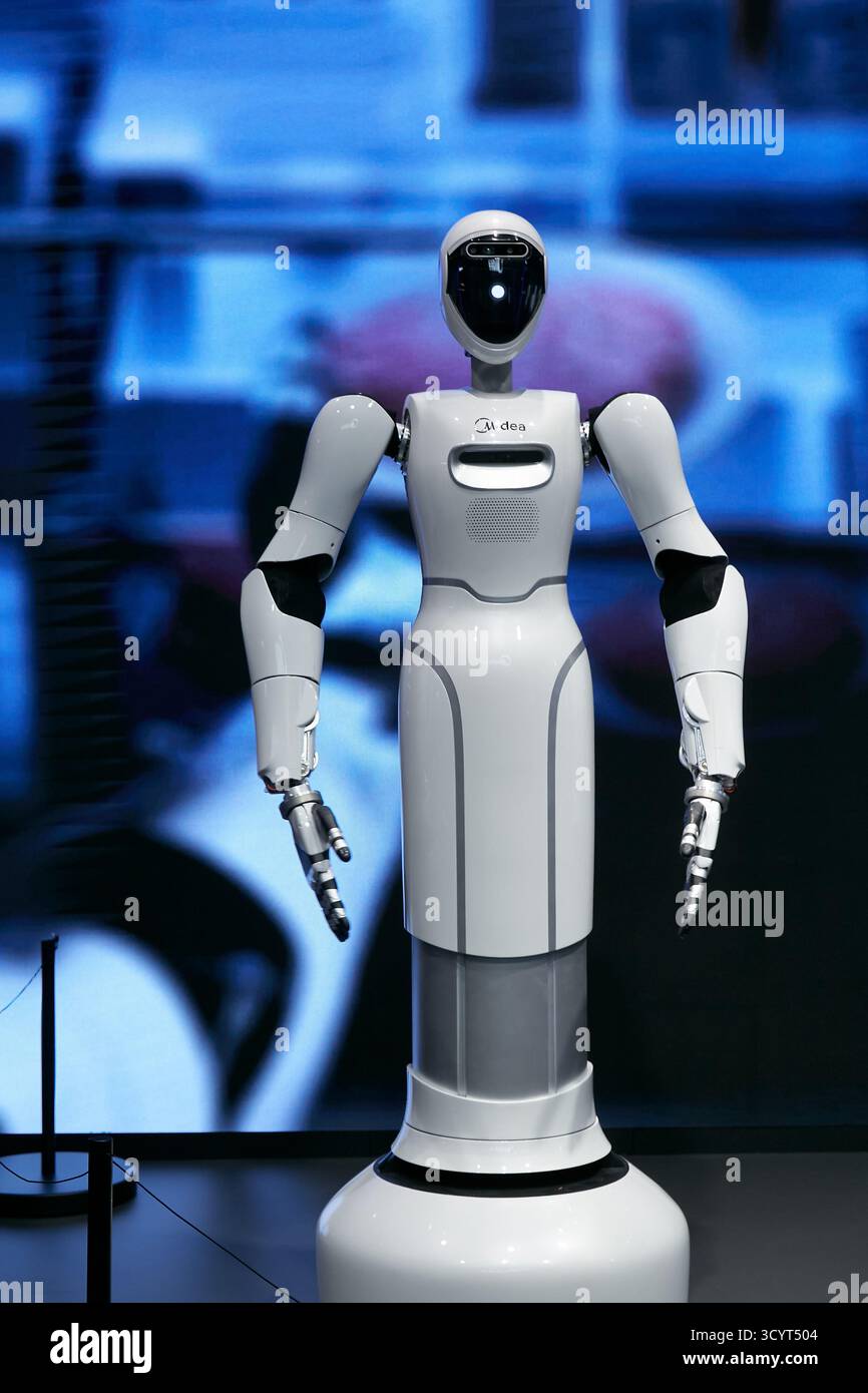 05.09.2025, Allemagne, Berlin, Berlin - Un robot humanoïde est présenté comme prototype et innovation sur le stand de la société chinoise Midea à IFA 2 Banque D'Images 05.09.2025, Allemagne, Berlin, Berlin - Un robot humanoïde est présenté comme prototype et innovation sur le stand de la société chinoise Midea à IFA 2 Banque D'Images