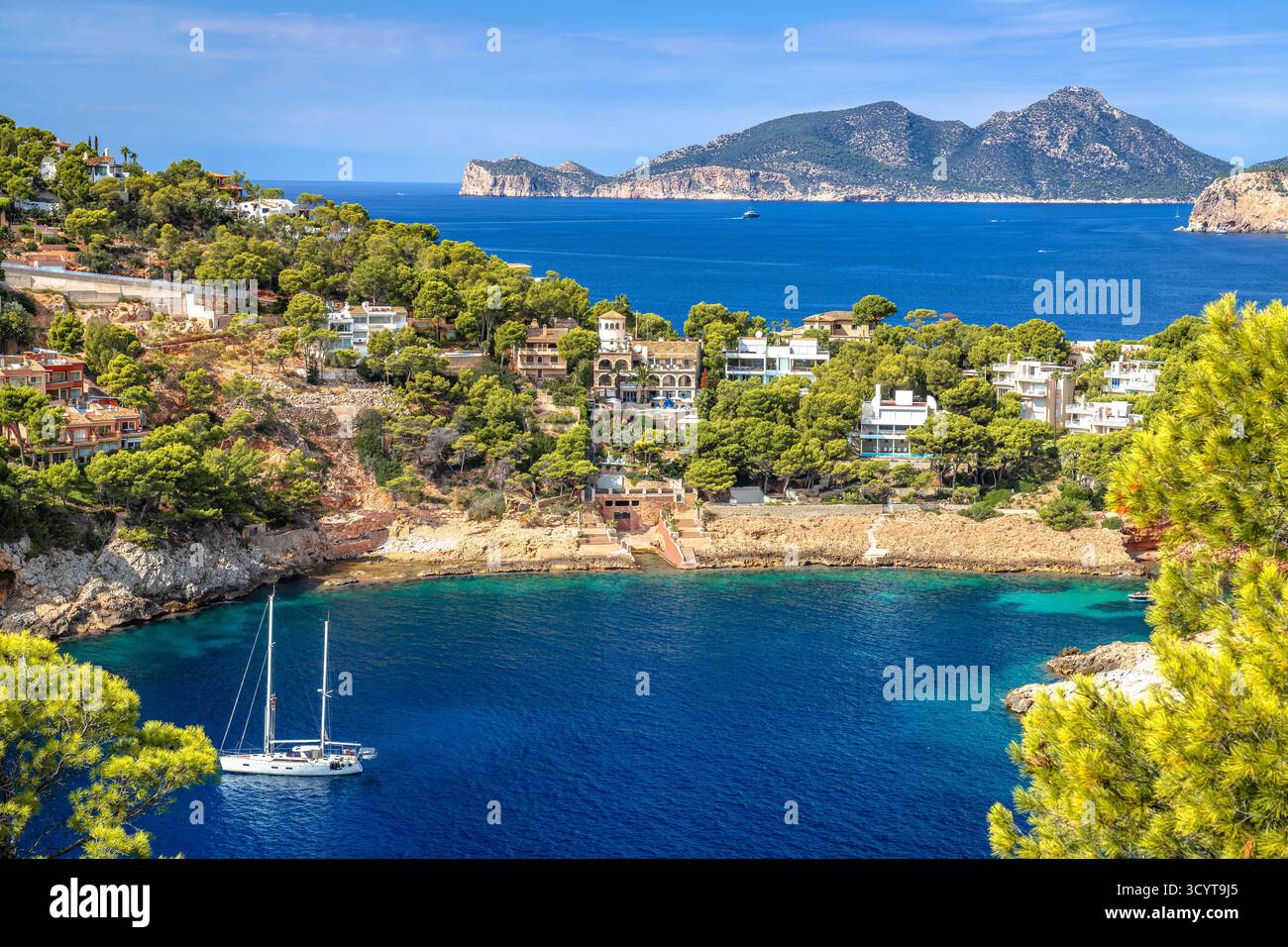 Port d Andratx villas côtières pittoresques et vue sur le paysage, île de Majorque. Îles Baléares d'Espagne. Banque D'Images