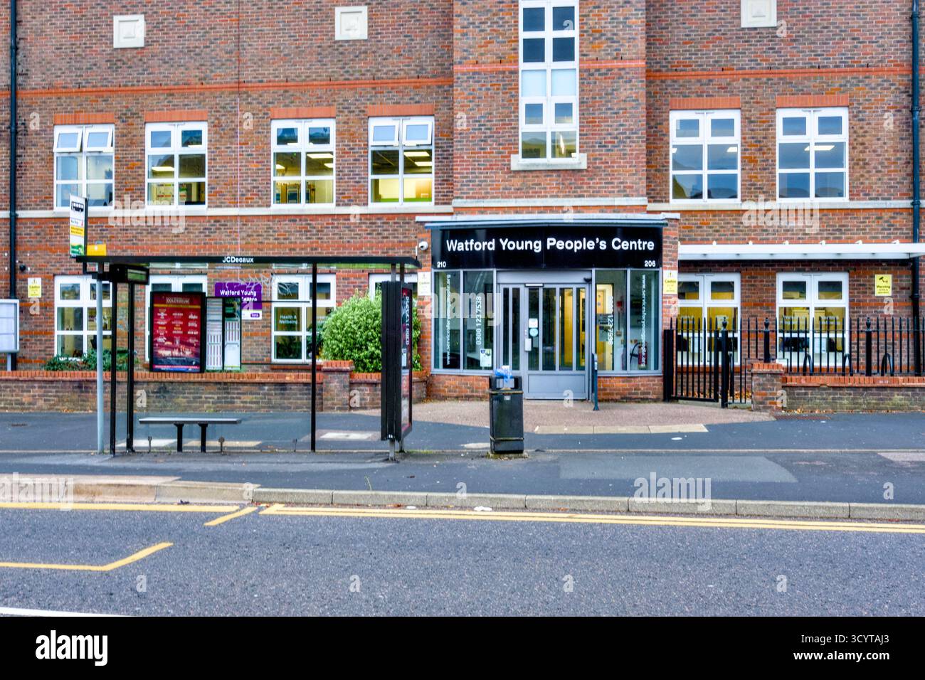 Young People’s Centre, Lower High Street, Watford, Hertfordshire, Angleterre, ROYAUME-UNI Banque D'Images