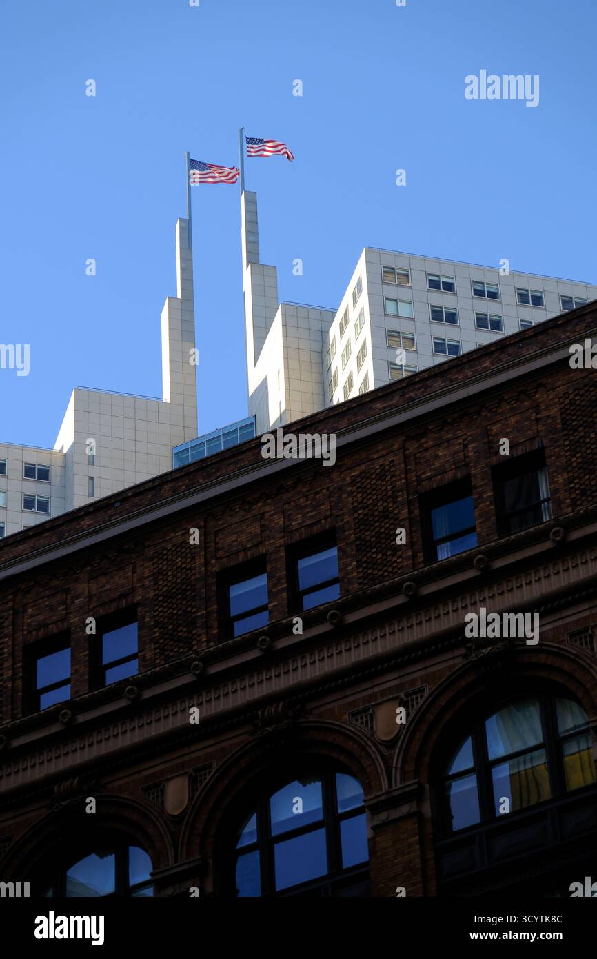 12 OCT 2025 - San Francisco, États-Unis - Sky Scraper in San Francisco - 345 California Center est une tour de bureaux de 48 étages dans le quartier financier de San FR Banque D'Images