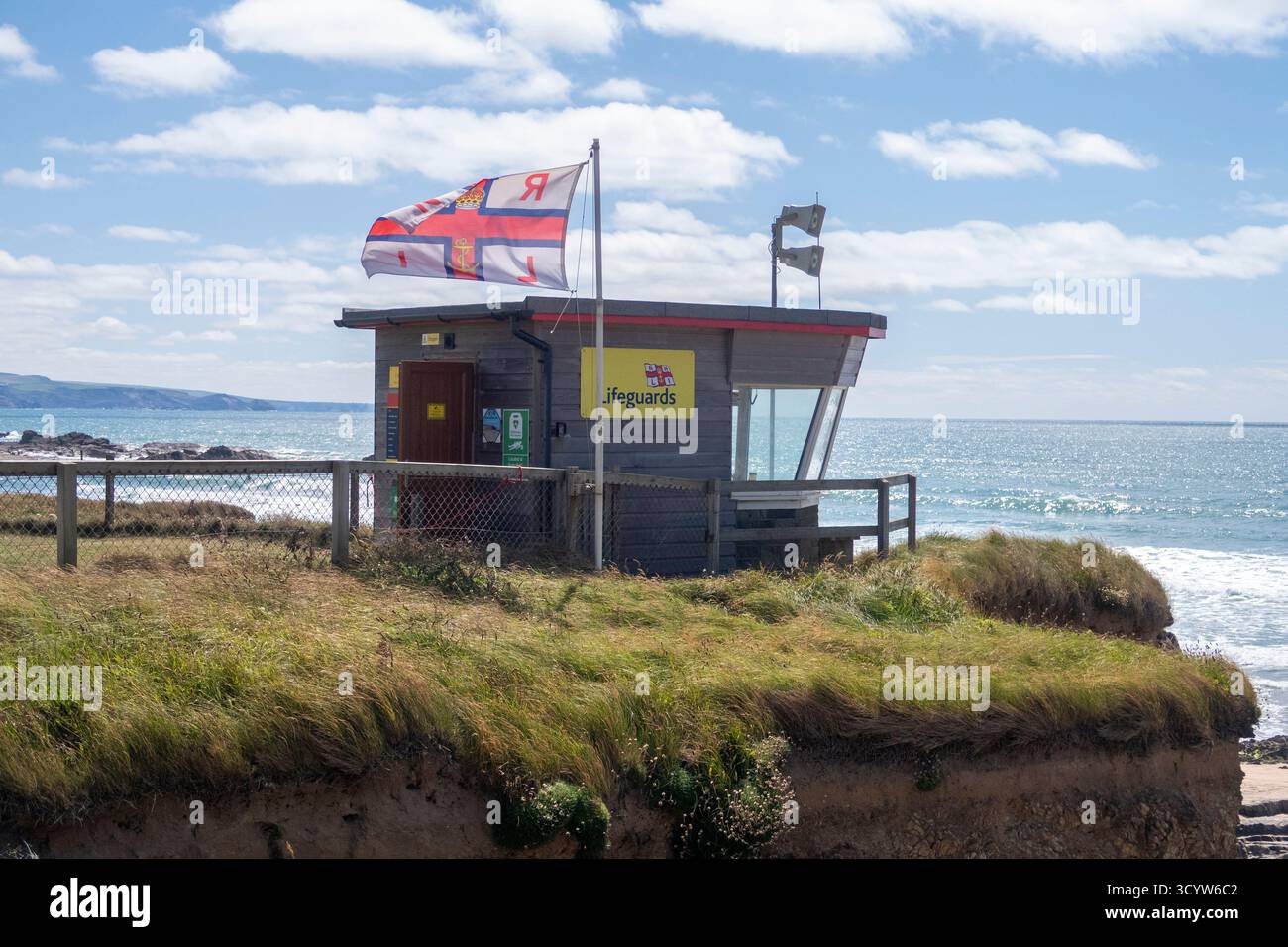 Point de vue RNLI, station à Crooklets Beach, Bude, Cornwall, Royaume-Uni. Royal National Lifeboat institution Banque D'Images