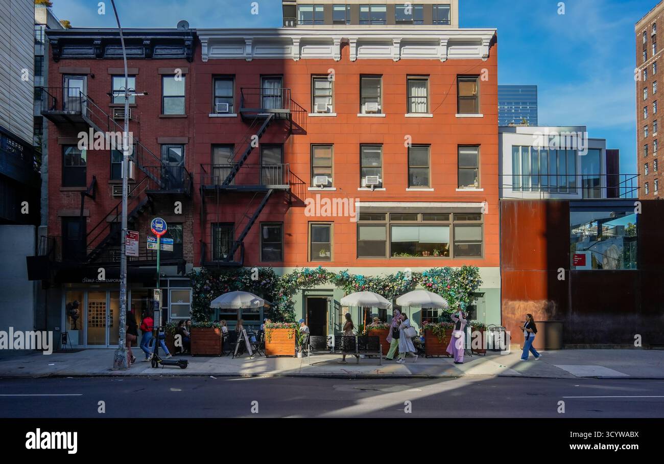 Parc immobilier et commerces dans le Chelsea Gallery District à New York le samedi 4 octobre 2025. (© Richard B. Levine) Banque D'Images