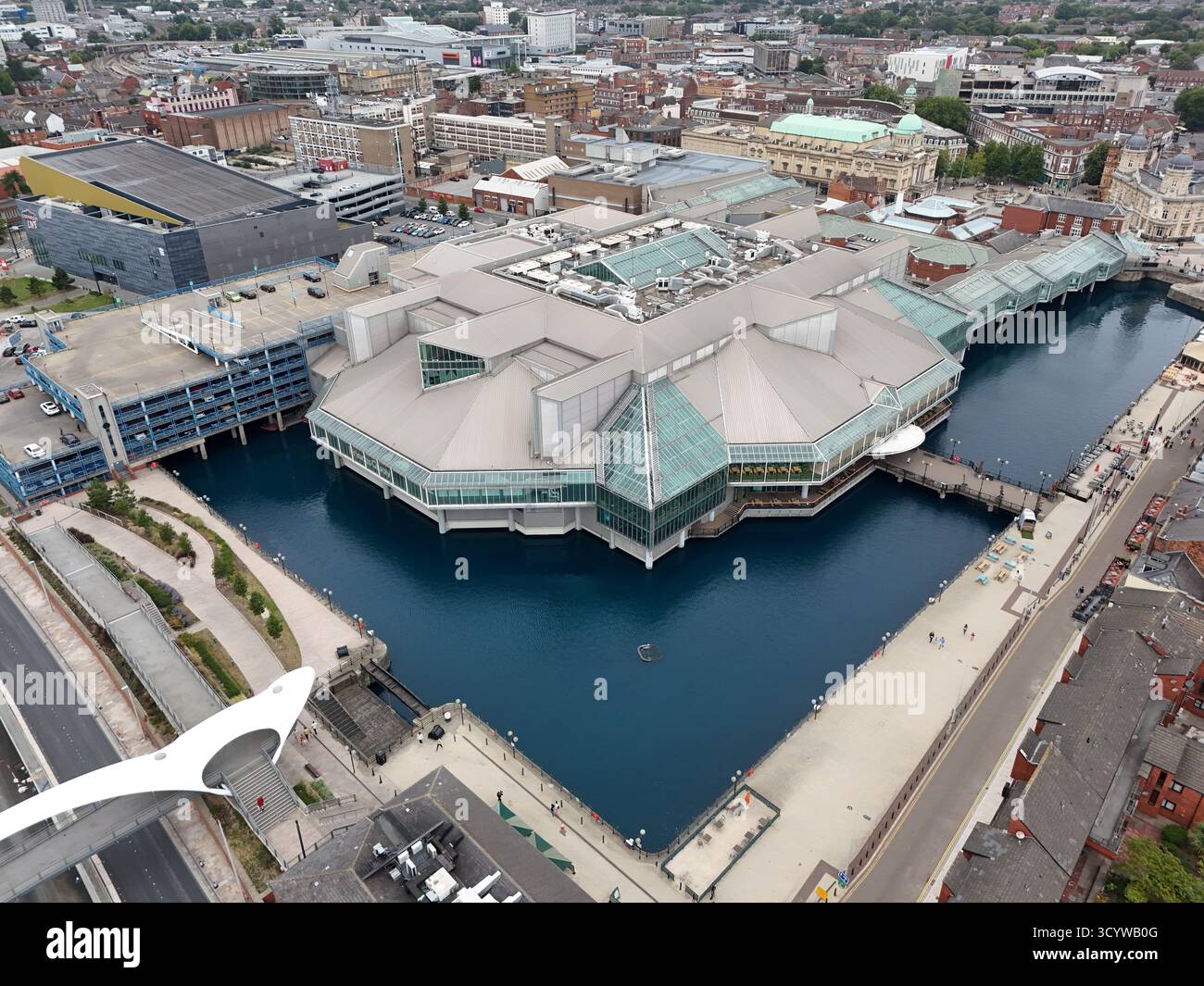 Vue aérienne du centre commercial Princes Quay à Kingston upon Hull, East Riding of Yorkshire, Angleterre. Le centre est construit sur des pilotis au-dessus du Prince's Dock Banque D'Images