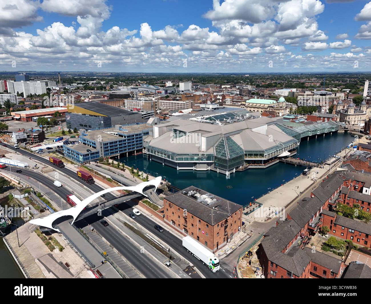 Vue aérienne du centre commercial Princes Quay à Kingston upon Hull, East Riding of Yorkshire, Angleterre. Le centre est construit sur des pilotis au-dessus du Prince's Dock Banque D'Images
