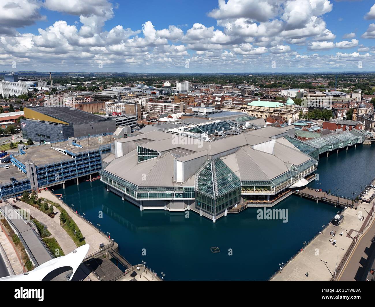 Vue aérienne du centre commercial Princes Quay à Kingston upon Hull, East Riding of Yorkshire, Angleterre. Le centre est construit sur des pilotis au-dessus du Prince's Dock Banque D'Images