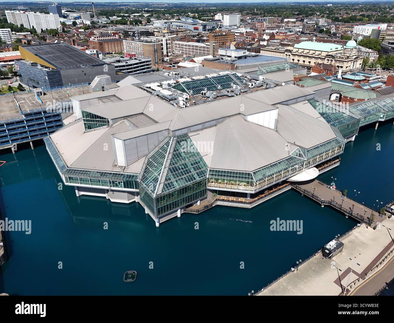 Vue aérienne du centre commercial Princes Quay à Kingston upon Hull, East Riding of Yorkshire, Angleterre. Le centre est construit sur des pilotis au-dessus du Prince's Dock Banque D'Images
